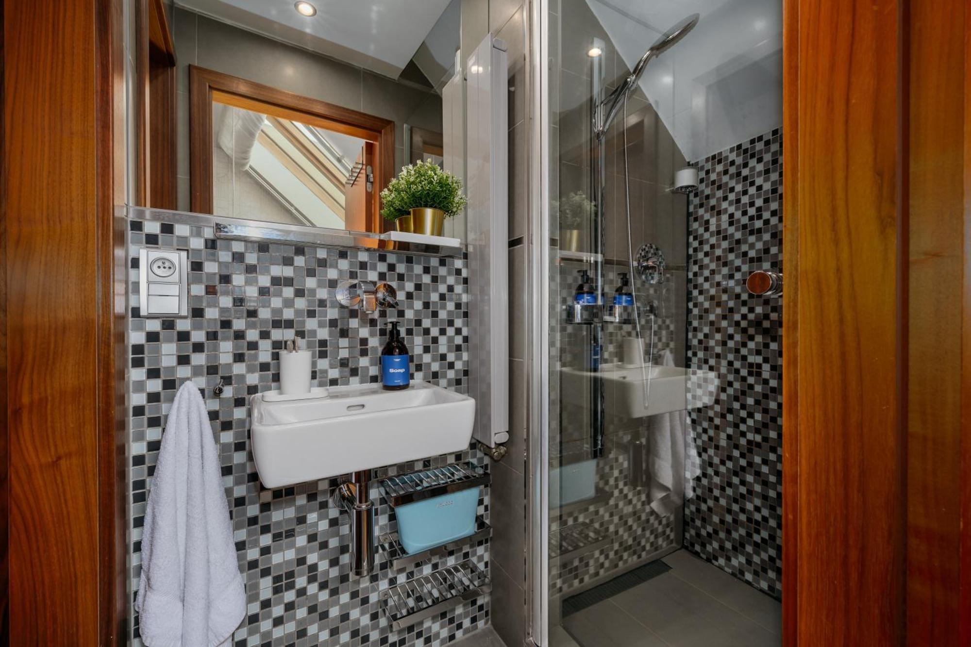 Days - Ac - Prime Location - Close To The Charles Bridge